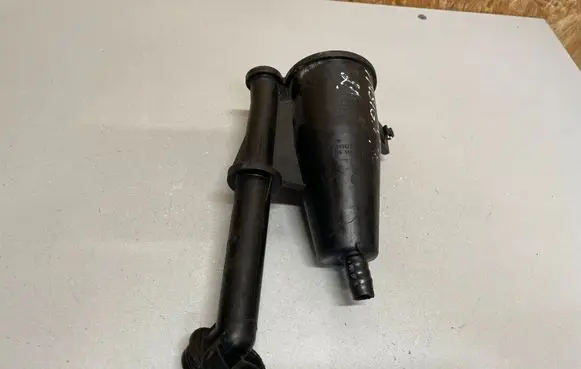 Opel Insignia A Oil breather separator 55567249