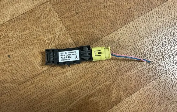 Nissan Primera Airbag deployment crash/impact sensor 98830AY00A 102036 0285003019