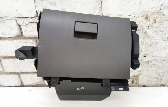 Ford Kuga I Glove box 3M51R06044