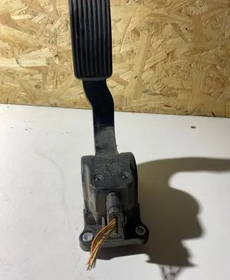 Mercedes-Benz Sprinter W906 Accelerator throttle pedal A9063000304 0280755025 ZGS009Q012