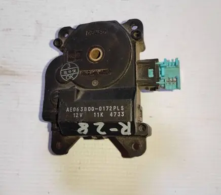 Toyota Sienna XL30 III Air flap motor/actuator AE0638000172
