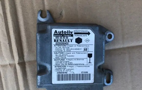 Renault Kangoo I Airbag control unit/module 8200098402