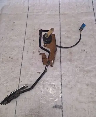 Opel Frontera B Accelerator throttle pedal 0281002296
