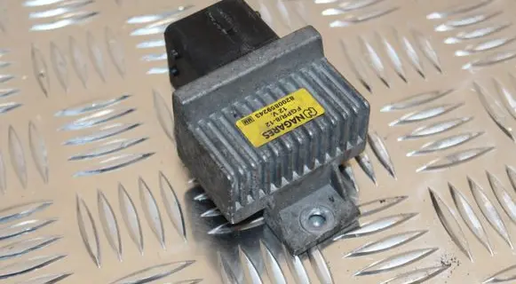 Renault Master III Glow plug pre-heat relay 8200859243