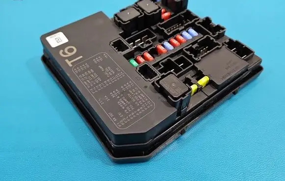 Nissan Juke I F15 Central body control module 284B71KK0B IMPRK1573487