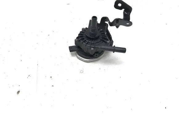 Volvo XC40 Electric auxiliary coolant/water pump 31669539
