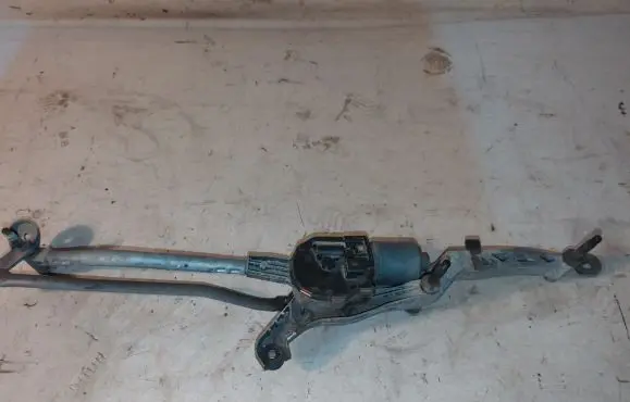 Mercedes-Benz C AMG W204 Front wiper linkage A2048201140