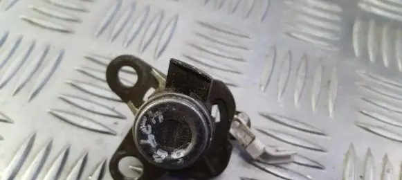 Toyota Corolla E110 Front door lock (next to the handle) n0500250