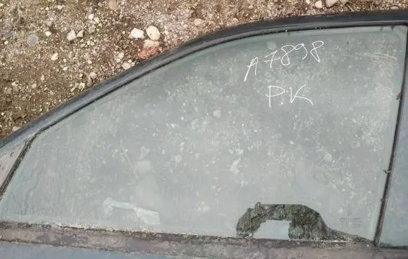 Citroen Xsara Front door window glass four-door