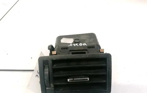 Ford Focus C-MAX Dash center air vent grill 3M51R018889AFW 3M51-R018889-AFW