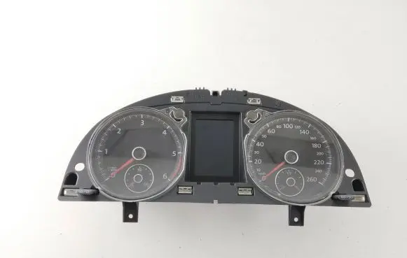 Volkswagen PASSAT B7 Speedometer (instrument cluster) 3AA920870S