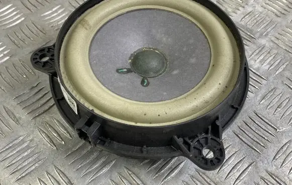Infiniti QX80 Rear door speaker