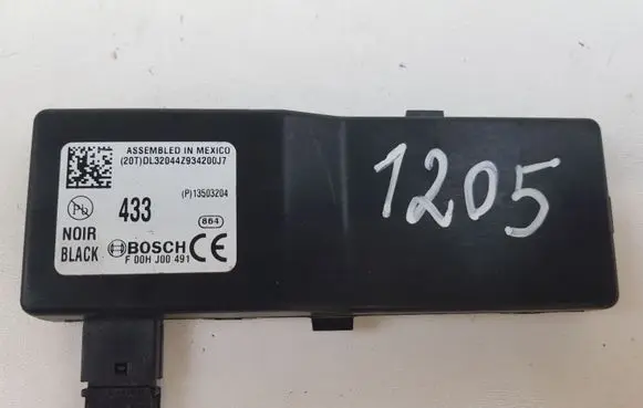 Opel Astra J Door central lock control unit/module 13503204