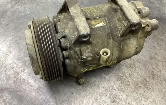 Volvo XC70 Air conditioning (A/C) compressor (pump)