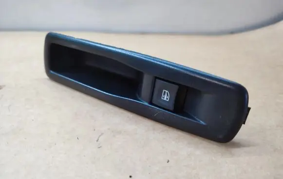 Renault Scenic III - Grand scenic III Electric window control switch 829500004R