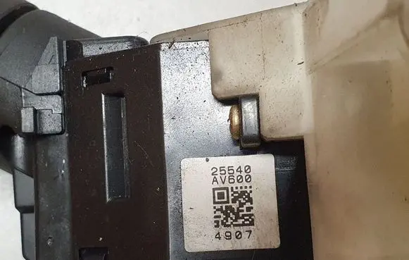 Nissan Primera Wiper turn signal indicator stalk/switch 25560BA014 25540AV600