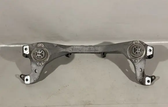 Porsche Cayenne (92A) Engine mounting bracket 7P0199207A 7P5199131