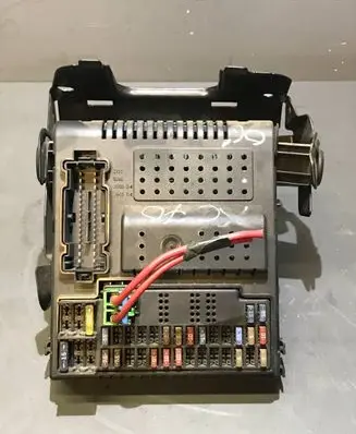 Volvo XC70 Fuse module 30765646 06W085
