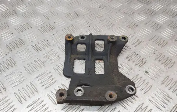 Toyota Avensis T250 A/C compressor mount bracket 
