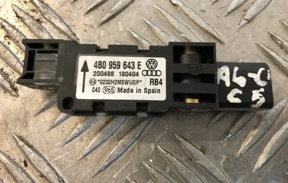 Audi A6 S6 C5 4B Airbag deployment crash/impact sensor 4B0959643E 200488 180404