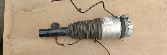 Volvo XC90 Front shock absorber/damper 32269548