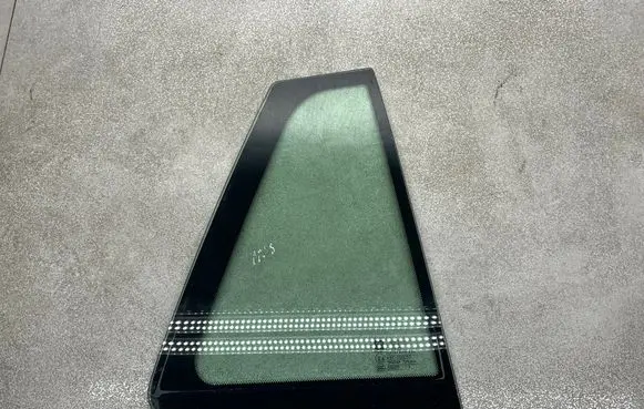 Rear vent window glass