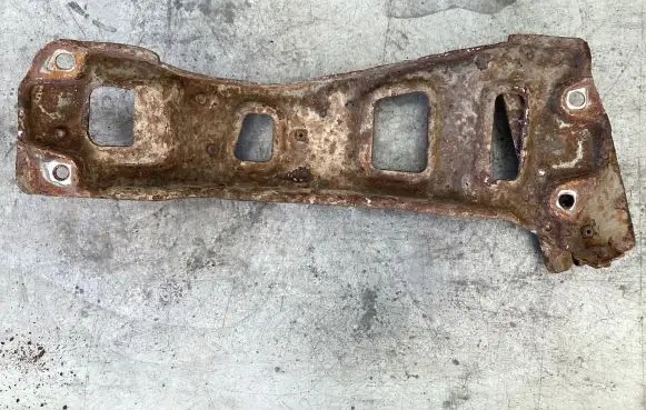 Volvo XC90 Rear differential/diff mount bracket 