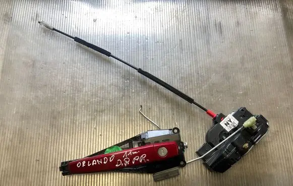 Chevrolet Orlando Front door lock 13503740