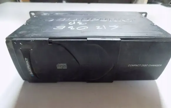 Audi A4 S4 B6 8E 8H CD/DVD changer 7607700006