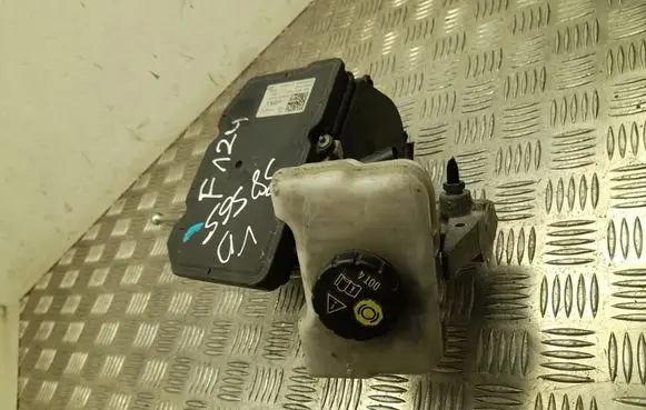 Volkswagen Touareg III Master brake cylinder 4M0614105T
