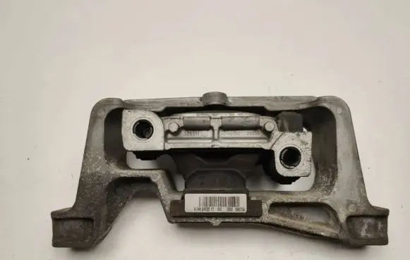 Mercedes-Benz A W176 Engine mount bracket A2462402517