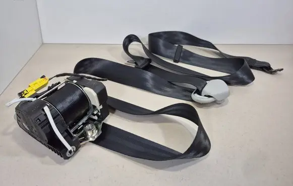 Volkswagen Transporter - Caravelle T5 Front seatbelt 7E0857806D 1000046 TYP65710