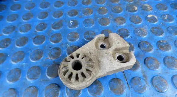 Opel Corsa E Radiator mount bracket 12729742