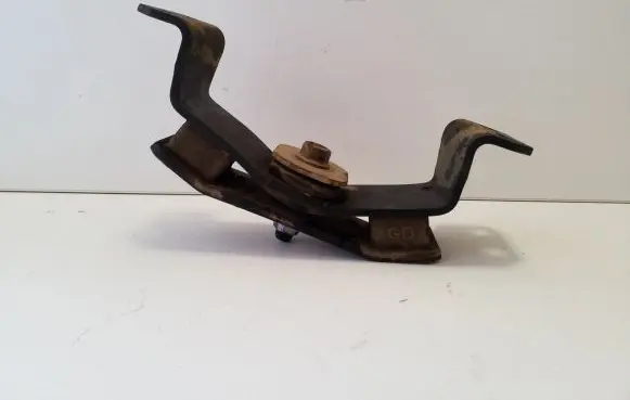 Toyota Hilux (AN120, AN130) Gearbox mount