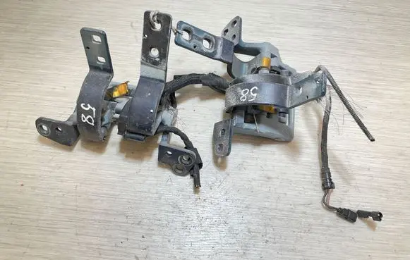 BMW 5 E60 E61 Tailgate/trunk/boot hinge 7061384 7061383