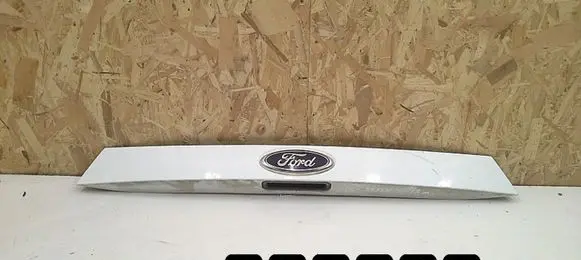 Trunk door license plate light bar