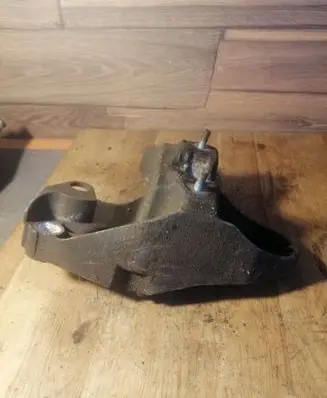 Audi A4 S4 B5 8D Engine mounting bracket