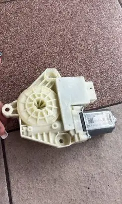Volkswagen Golf VII Rear door window regulator motor 5Q4959811F