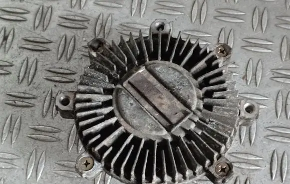 Mitsubishi Pajero Viscous fan clutch 