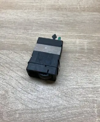 Volkswagen PASSAT B5.5 Seat heating switch 3B0963563C