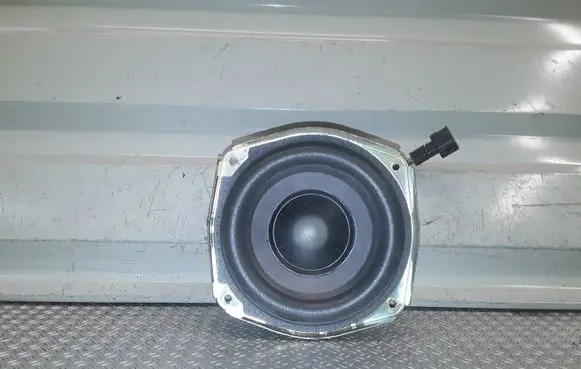 Audi A6 S6 C6 4F Front door speaker 