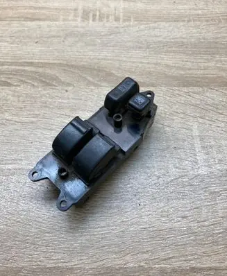 Toyota Corolla E110 Electric window control switch 8482002111 37075A
