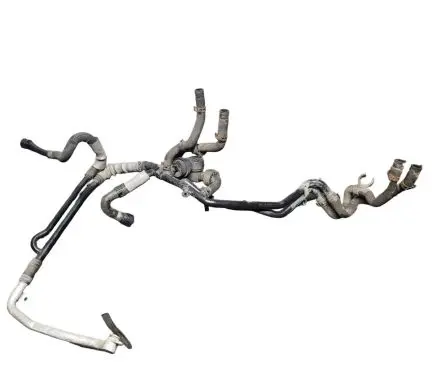 Volkswagen Touareg II Engine coolant pipe/hose 7P6121070AJ 7P6121065AC