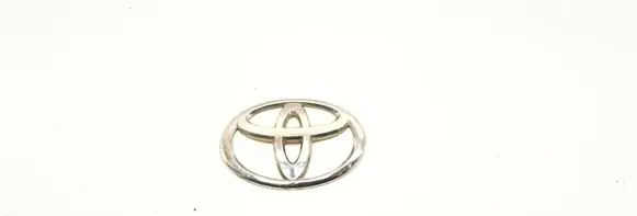 Toyota Avensis T270 Manufacturers badge/model letters 