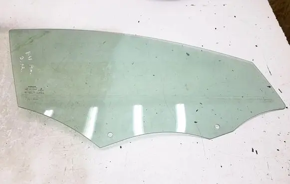 Volvo V40 Front door window glass four-door e643r00049
