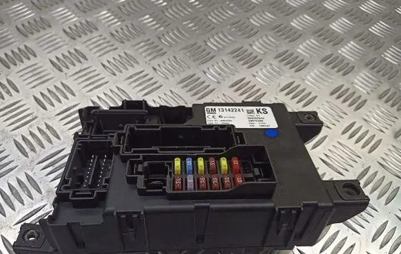 Opel Corsa D Fuse box cover 13142241