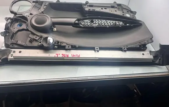 Mini One - Cooper Coupe R56 Front door card panel trim 2757337 16614910