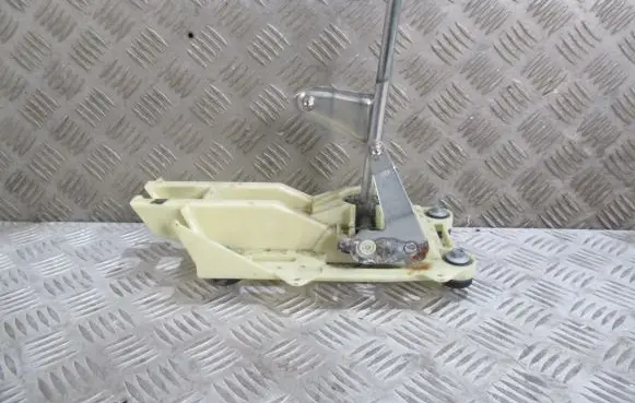 Volvo V50 Gear shift rod 30711902