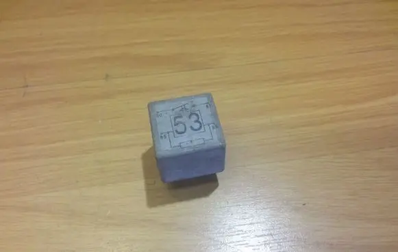 Volkswagen Golf IV Coolant fan relay 141951253B 20240072