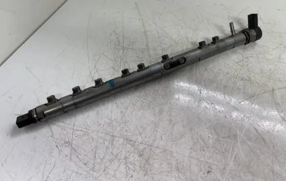 BMW X3 F25 Fuel main line pipe 0445216036 7805423